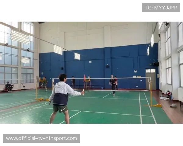 羽毛球教练怒踢椅子事件揭秘：激情与执着的背后