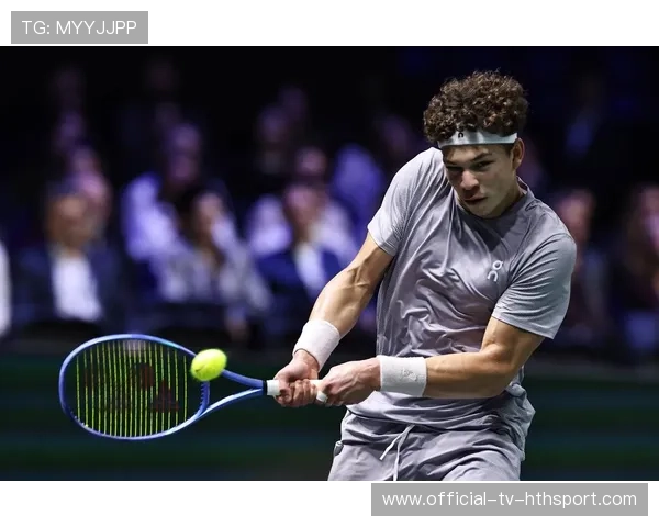 法国巴黎网球大师赛：意大利好手辛纳挺进四强，巴黎网球大师赛冠军