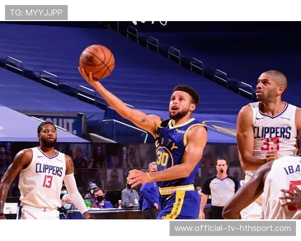 库里末节超远三分点燃火，勇士逆转15分胜开拓者锁定胜绩